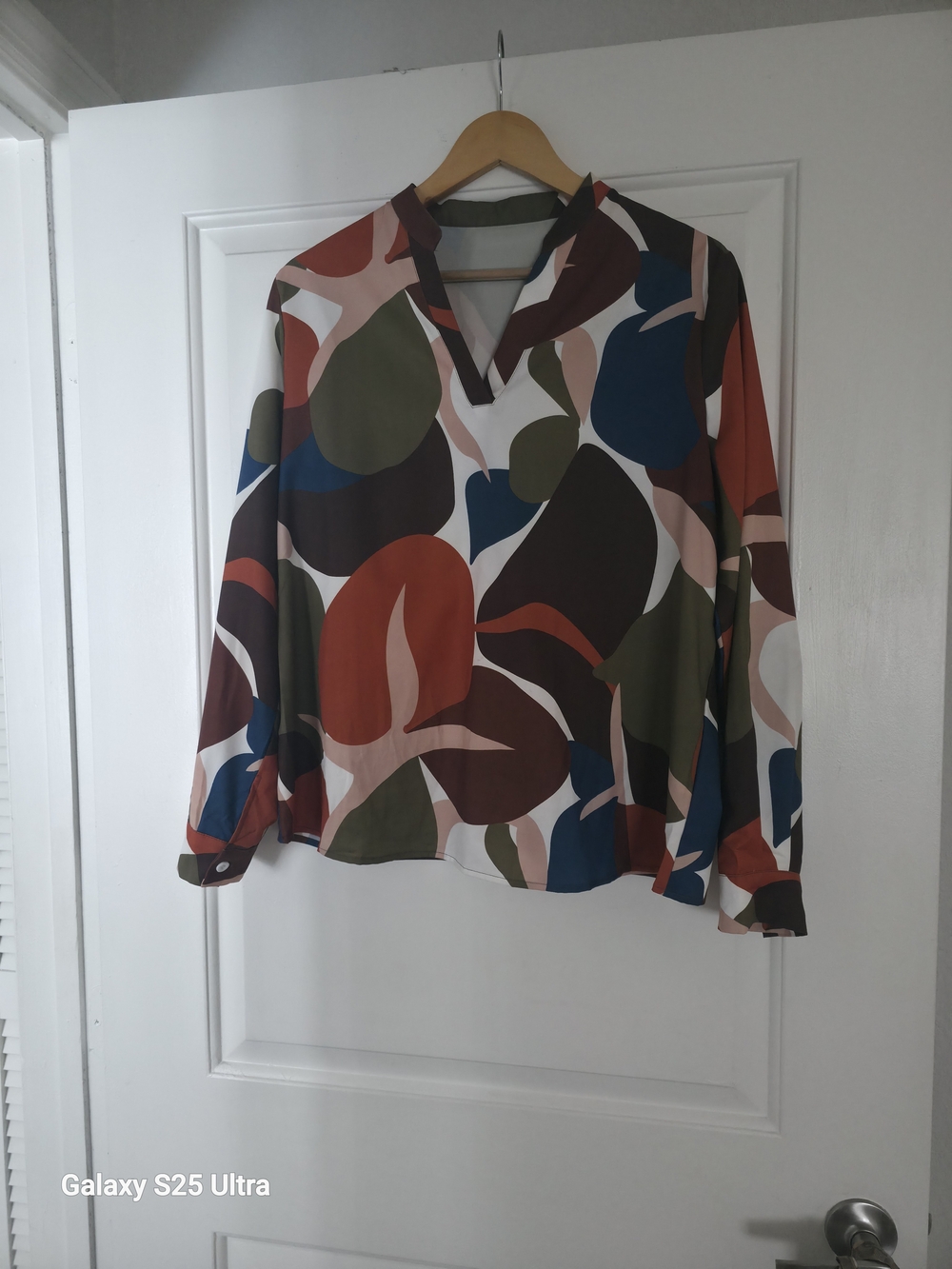 Abstract Print V-Neck Long Sleeve Top - Multicolor